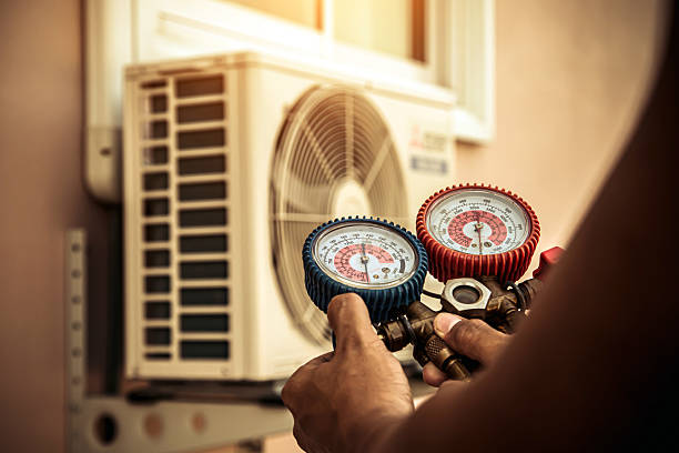Professional Hvac technician working in Atchison, KS
